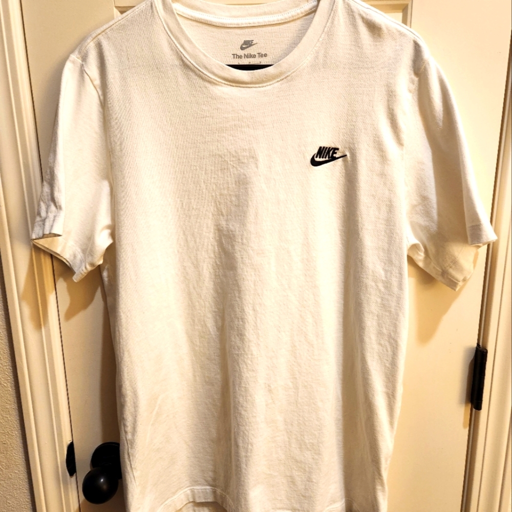 Mens Large White Nike Tee Shirt